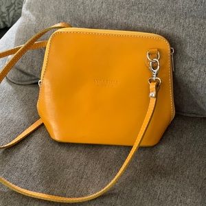 Vera Pelle made in Italy sunflower color purse
